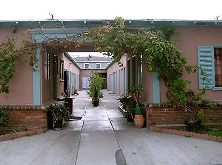 Pavilions Motel